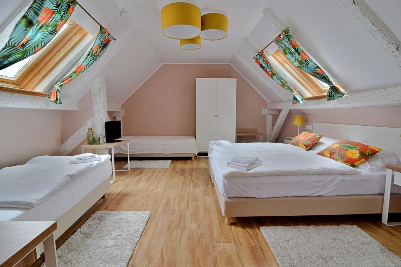 Gosciniec Nowa Wioska Bed & Breakfast Walbrzych Bagian luar foto