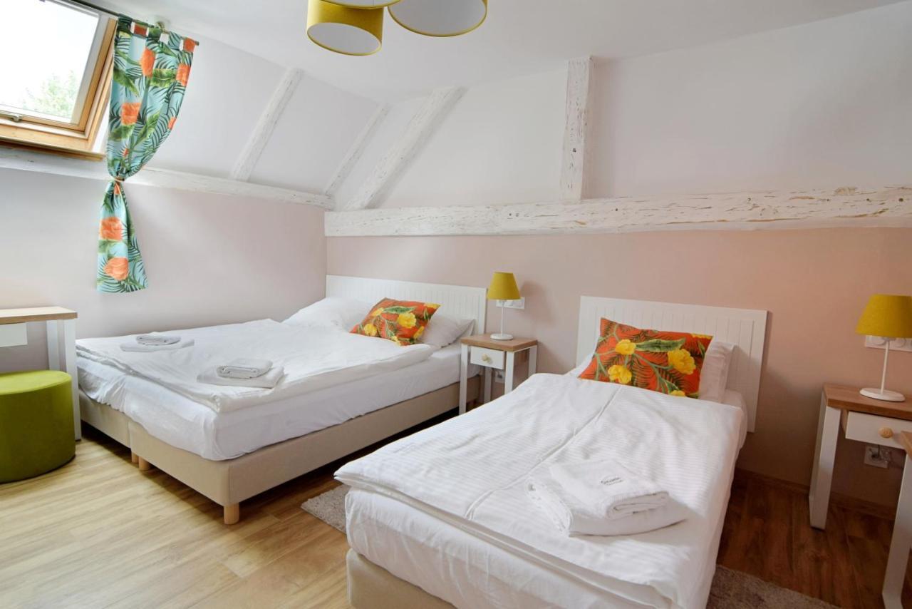 Gosciniec Nowa Wioska Bed & Breakfast Walbrzych Bagian luar foto