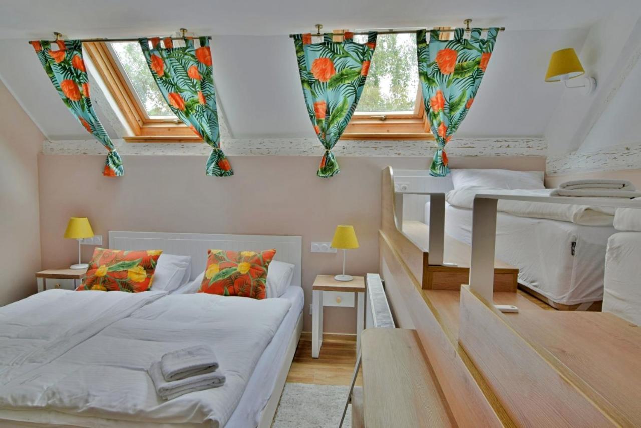 Gosciniec Nowa Wioska Bed & Breakfast Walbrzych Bagian luar foto