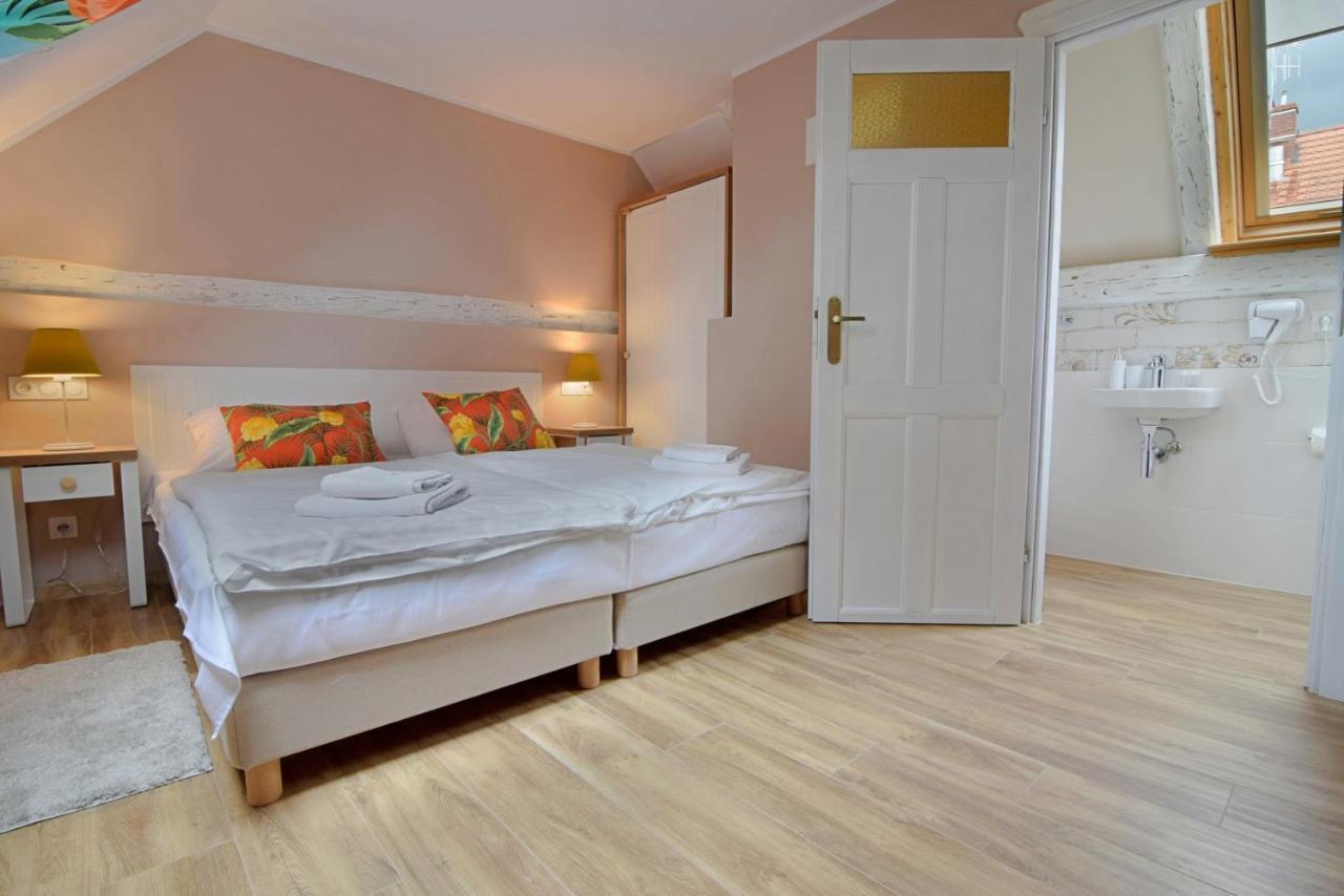 Gosciniec Nowa Wioska Bed & Breakfast Walbrzych Bagian luar foto
