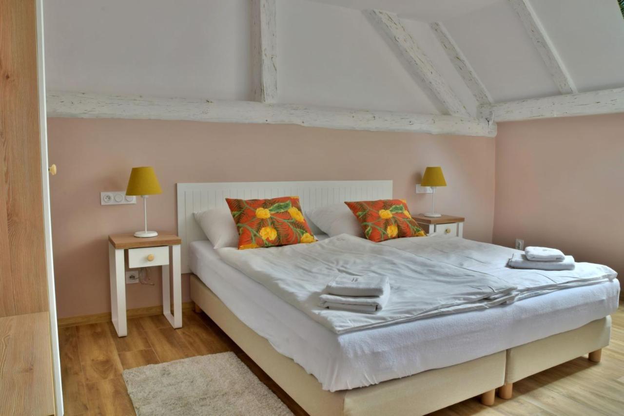 Gosciniec Nowa Wioska Bed & Breakfast Walbrzych Bagian luar foto