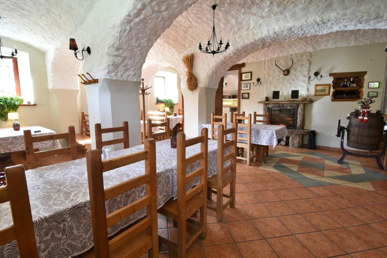 Gosciniec Nowa Wioska Bed & Breakfast Walbrzych Bagian luar foto