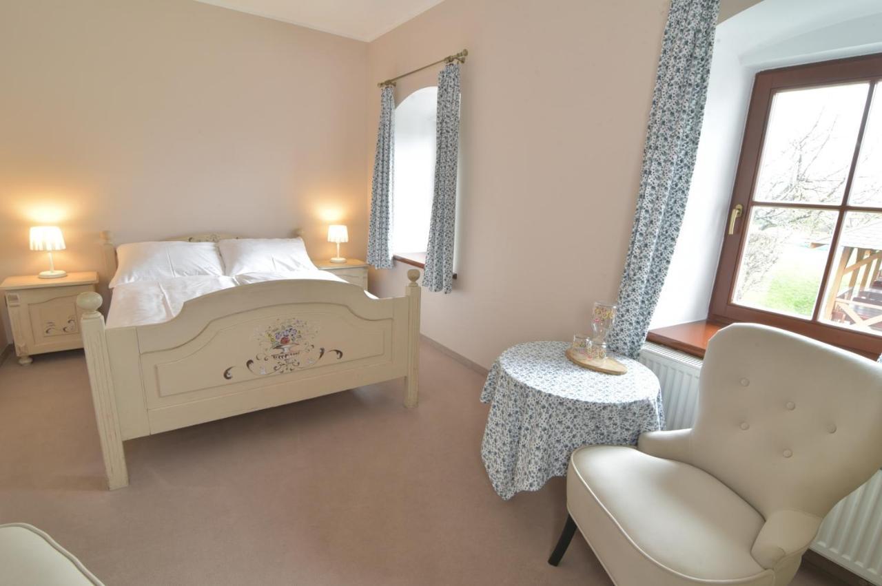 Gosciniec Nowa Wioska Bed & Breakfast Walbrzych Bagian luar foto