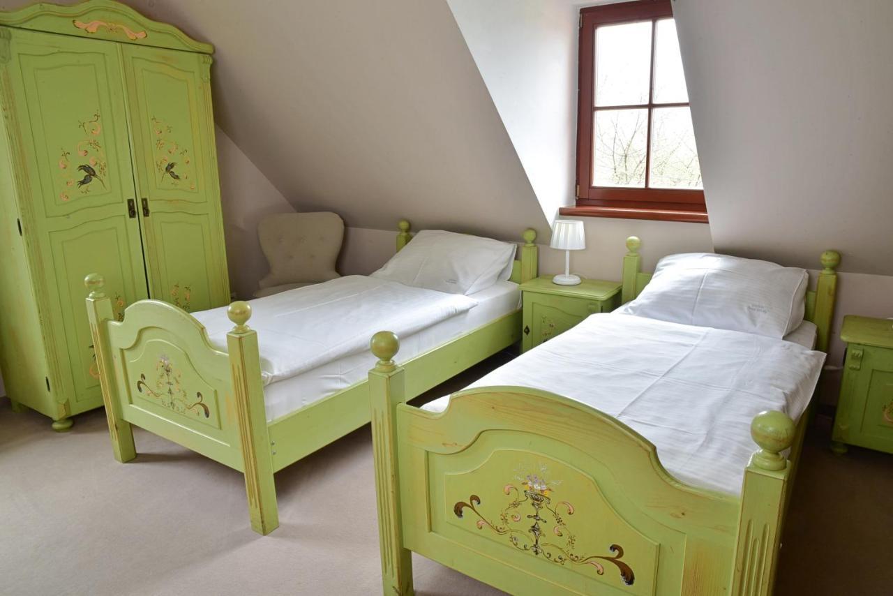 Gosciniec Nowa Wioska Bed & Breakfast Walbrzych Bagian luar foto