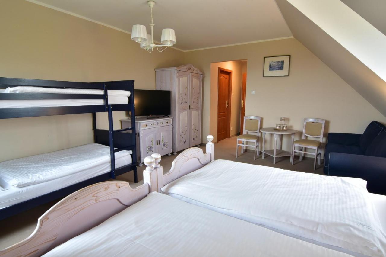 Gosciniec Nowa Wioska Bed & Breakfast Walbrzych Bagian luar foto