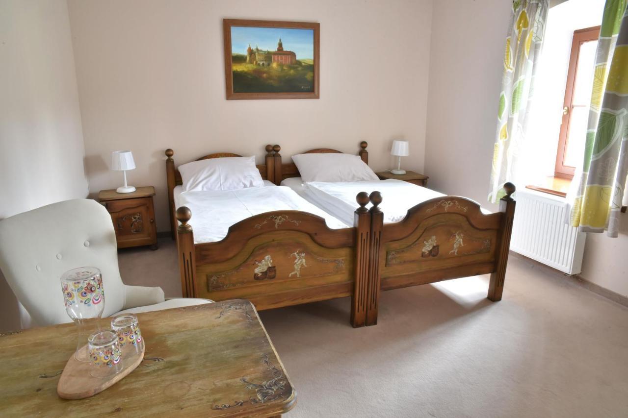 Gosciniec Nowa Wioska Bed & Breakfast Walbrzych Bagian luar foto