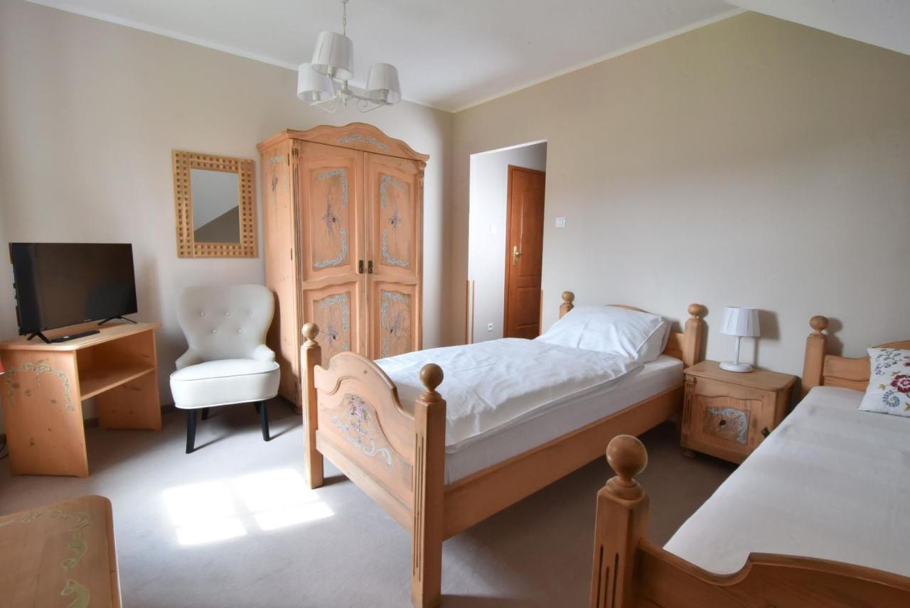 Gosciniec Nowa Wioska Bed & Breakfast Walbrzych Bagian luar foto