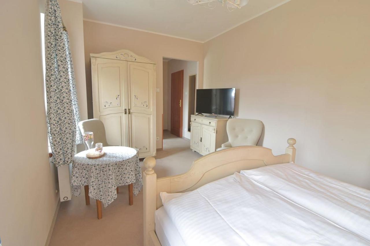 Gosciniec Nowa Wioska Bed & Breakfast Walbrzych Bagian luar foto