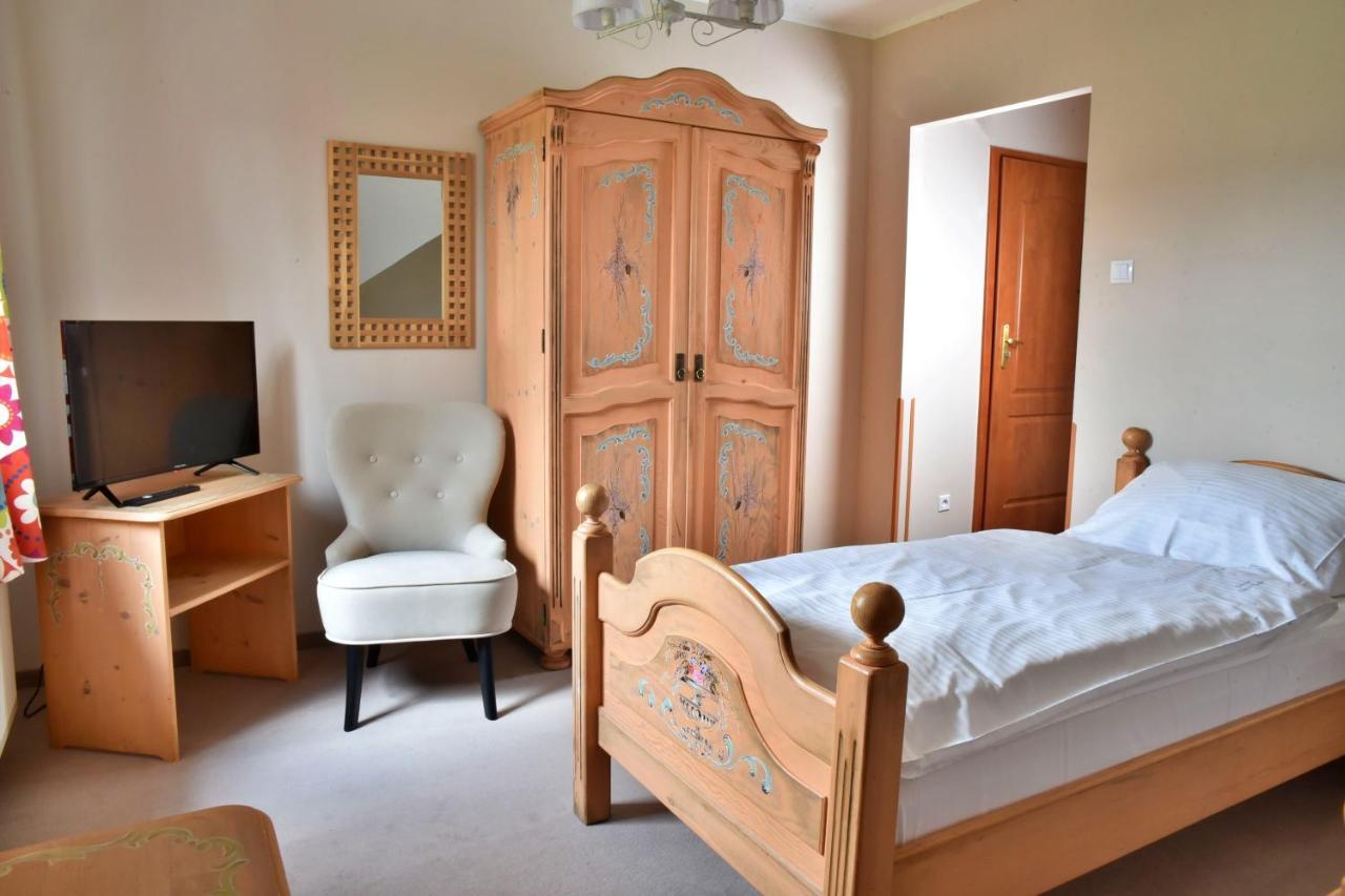 Gosciniec Nowa Wioska Bed & Breakfast Walbrzych Bagian luar foto