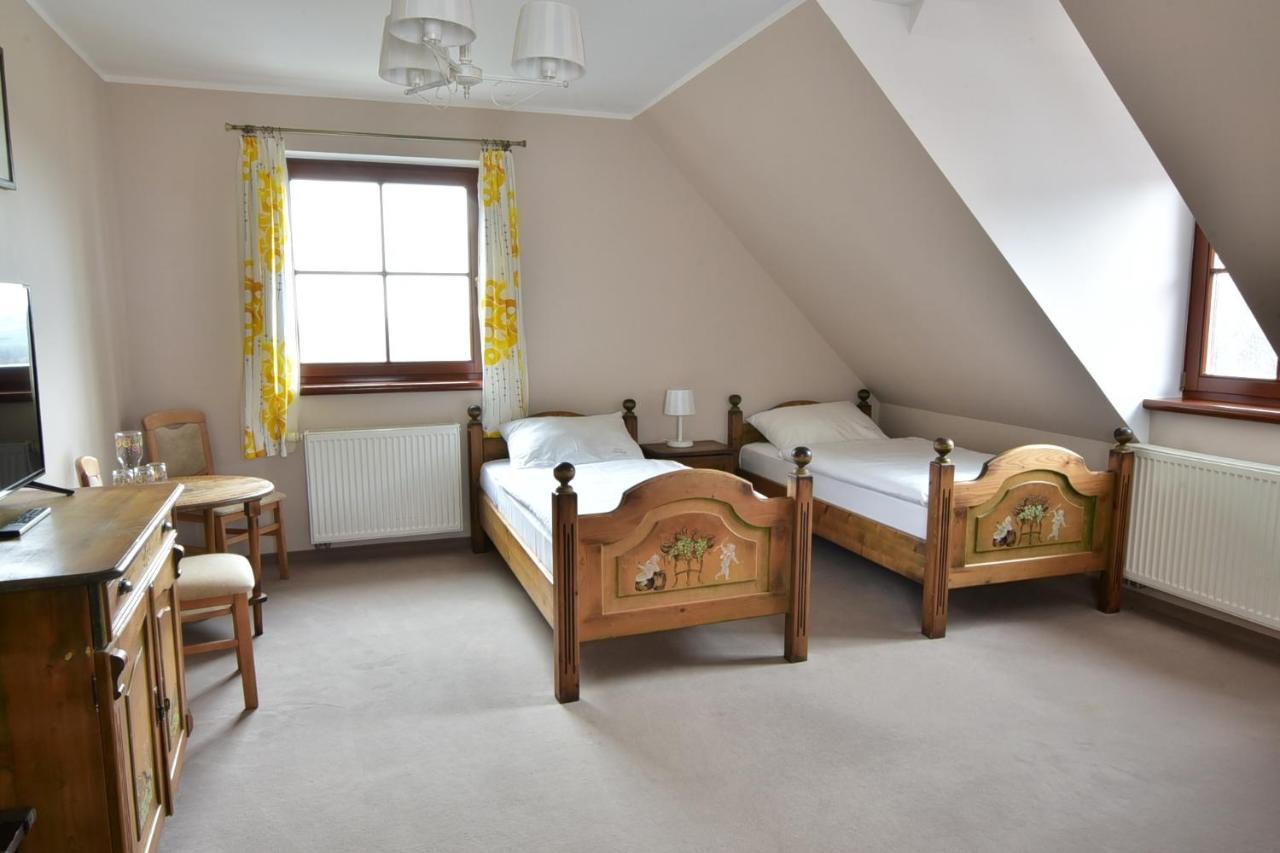 Gosciniec Nowa Wioska Bed & Breakfast Walbrzych Bagian luar foto