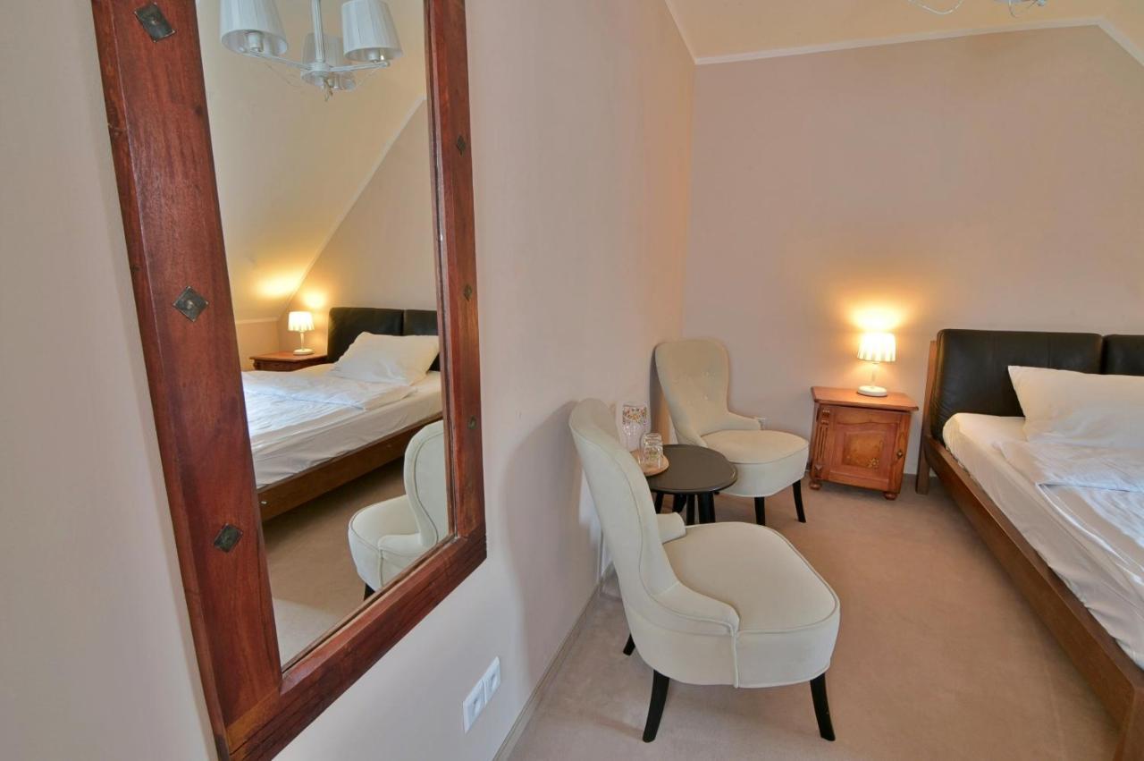 Gosciniec Nowa Wioska Bed & Breakfast Walbrzych Bagian luar foto