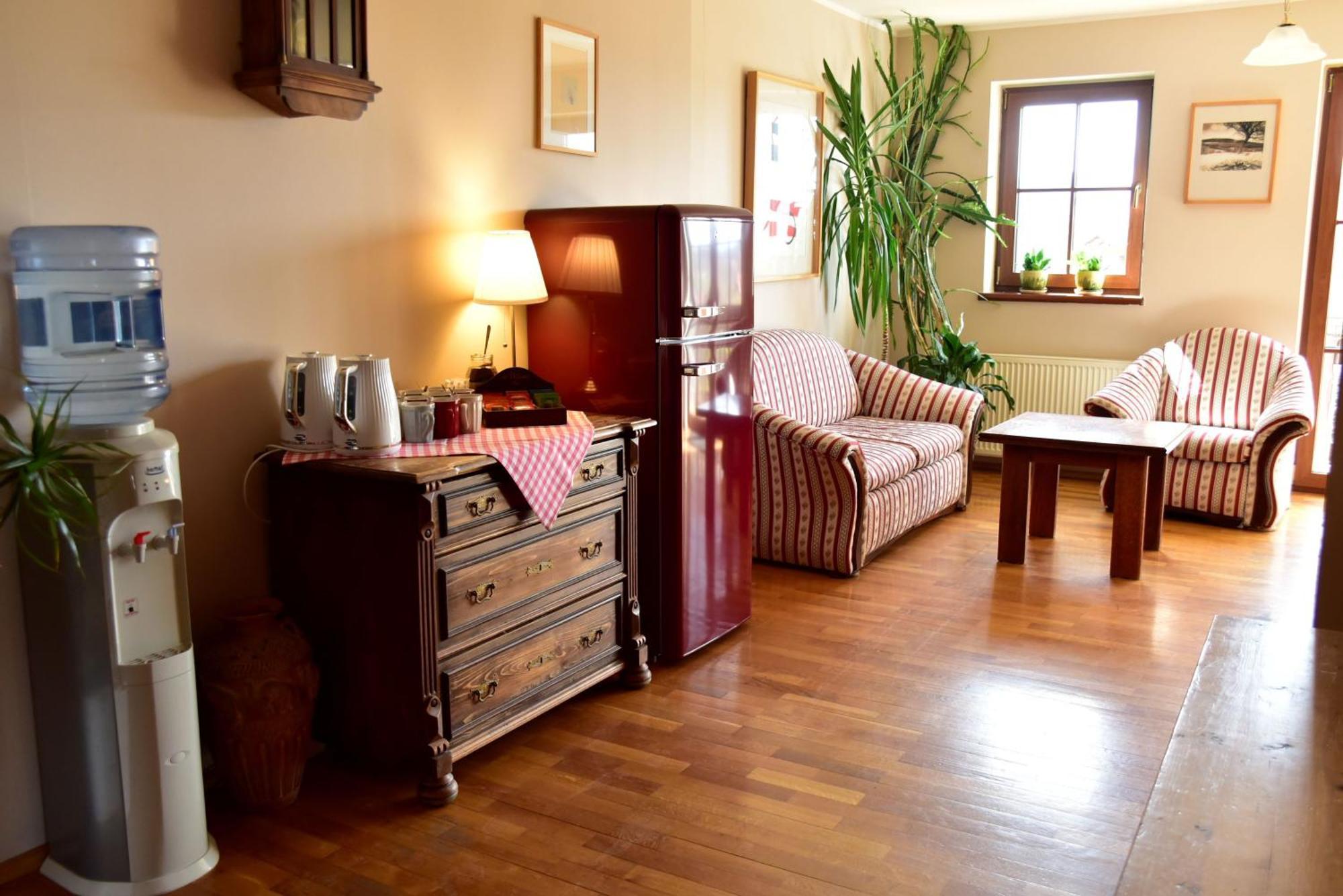 Gosciniec Nowa Wioska Bed & Breakfast Walbrzych Bagian luar foto